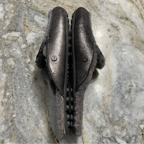 UGG Women's Lane Metallic Slipper Gunmetal size 8 - Picture 4 of 11